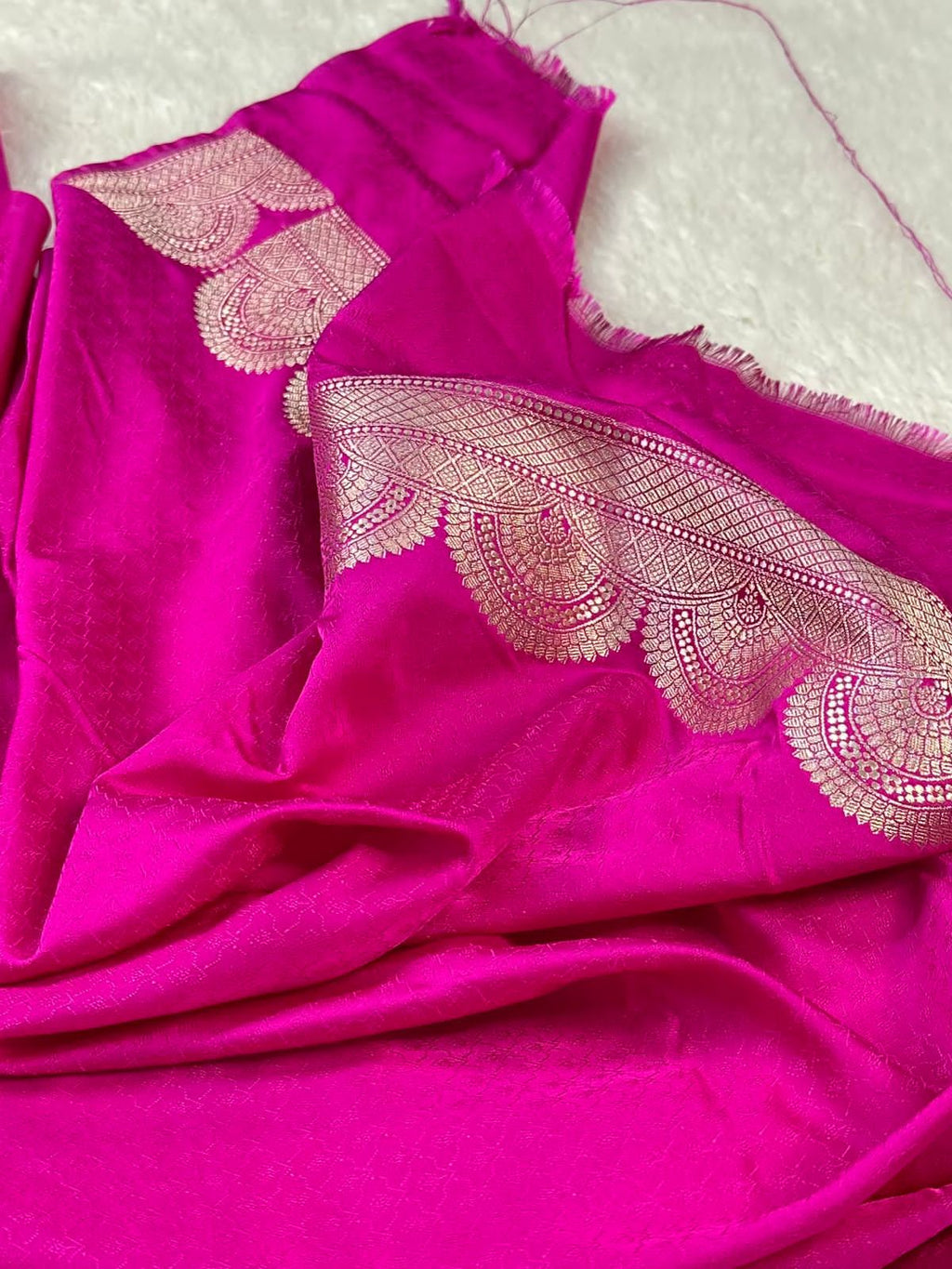 Rani Boota With Scallop Border Mashru Silk Saree