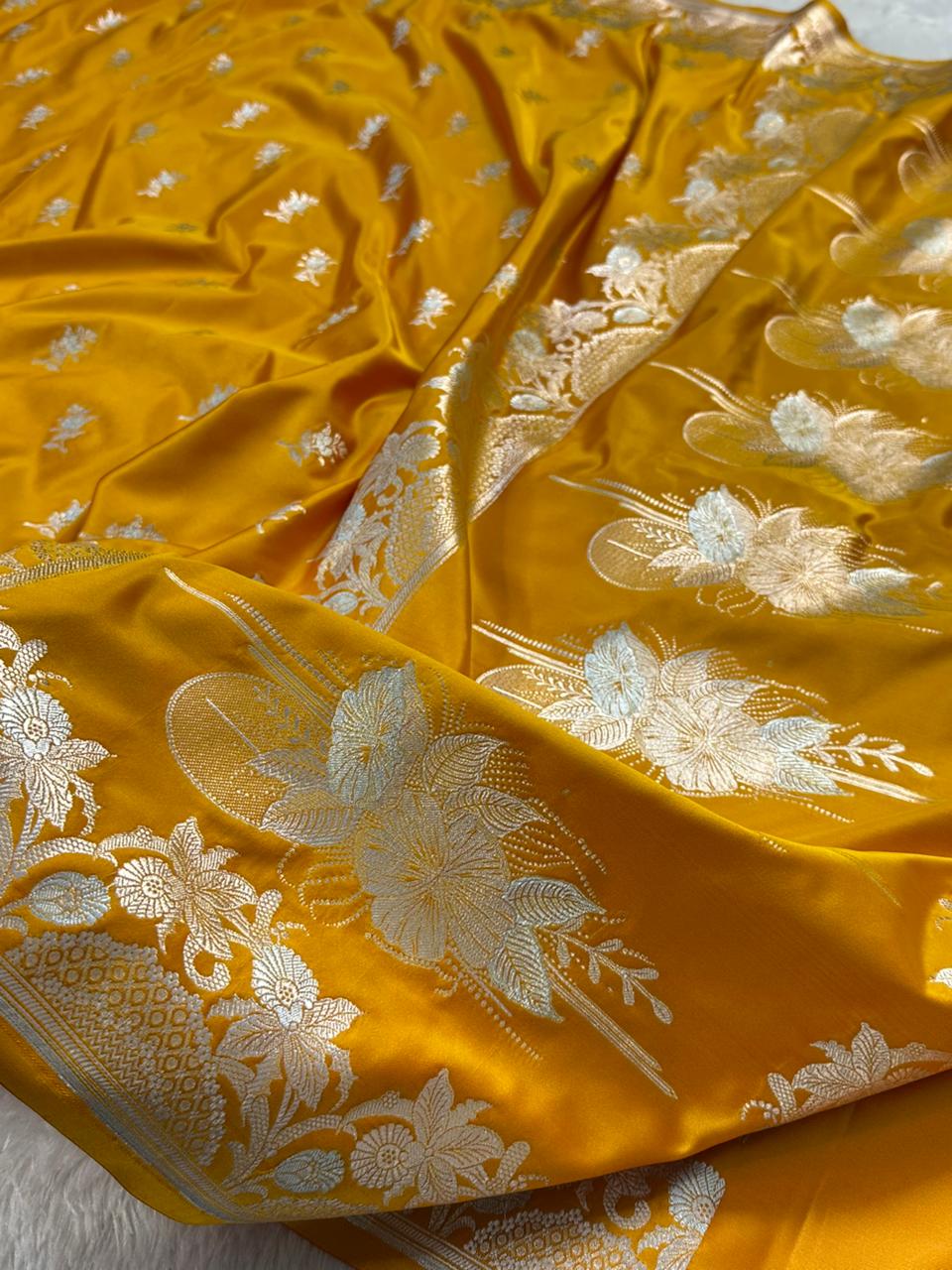 Mashru Silk Banarasi Saree Weaved with Golden Zari in Buta Pattern