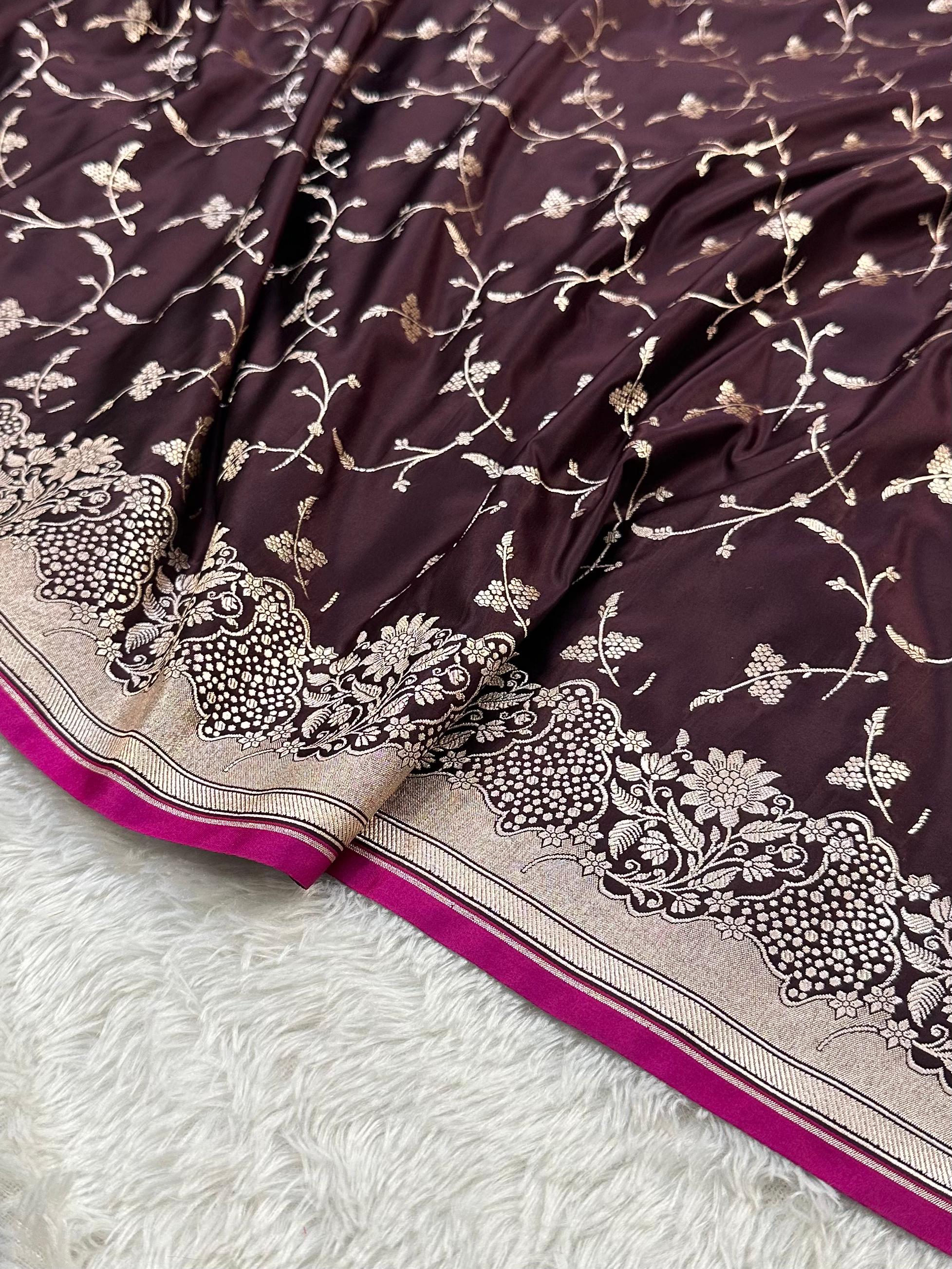Mashru Silk Banarasi Saree Weaved with Golden Zari in Jaal Pattern