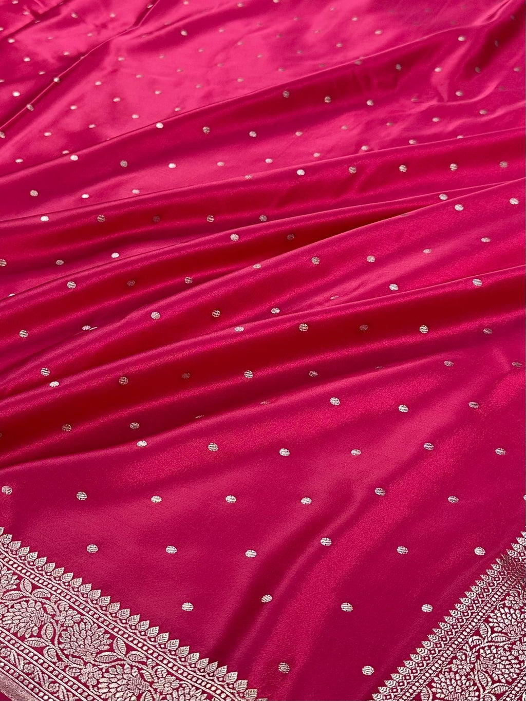 Rani Booti With Sleek Border Mashru Silk Saree