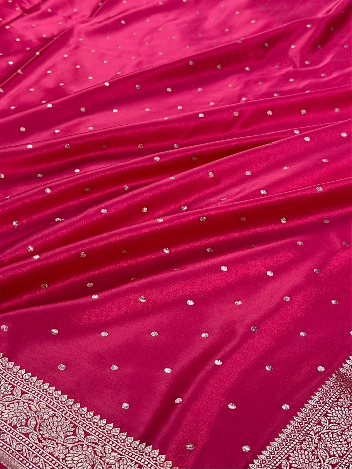 Rani Booti With Sleek Border Mashru Silk Saree