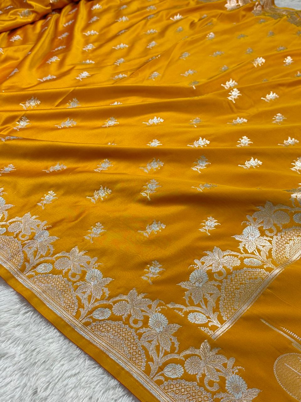 Mashru Silk Banarasi Saree Weaved with Golden Zari in Buta Pattern