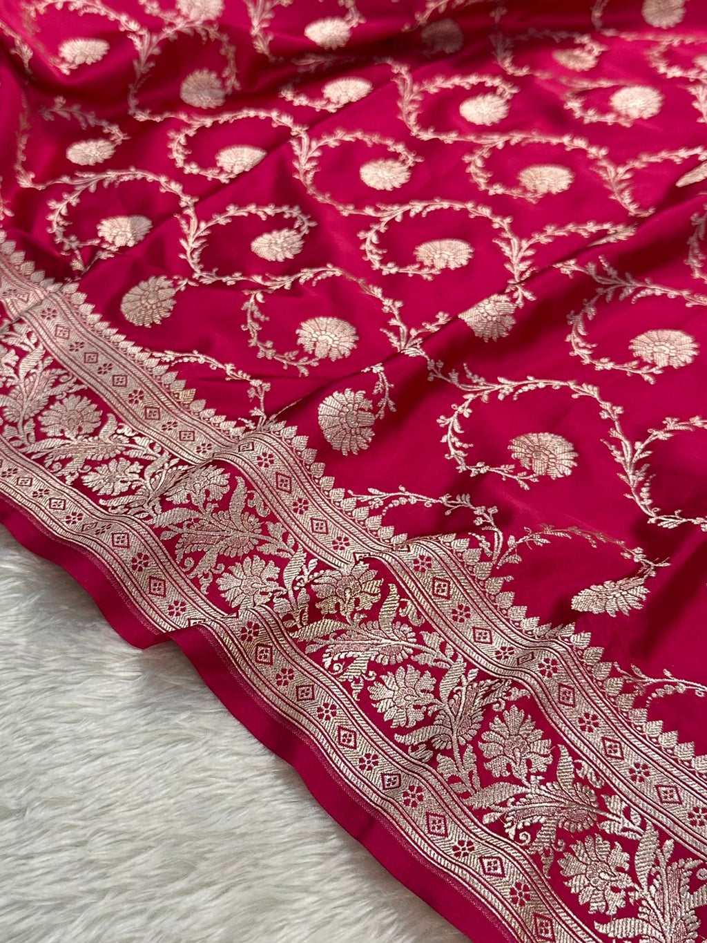 Pink  Shades   Banarasi   Jaal   Pattern  Mashru   Silk   Saree