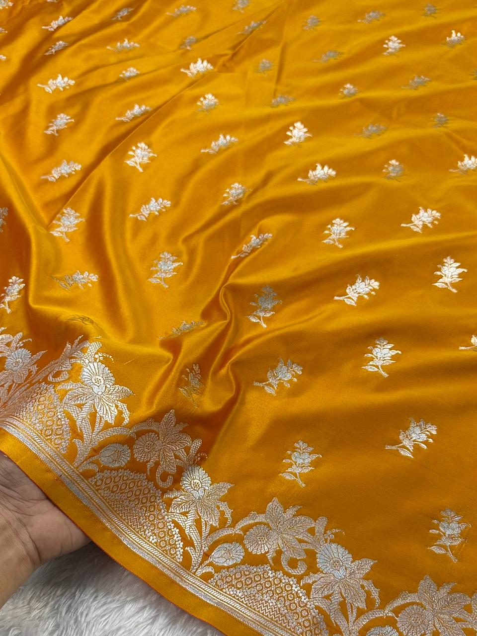 Mashru Silk Banarasi Saree Weaved with Golden Zari in Buta Pattern
