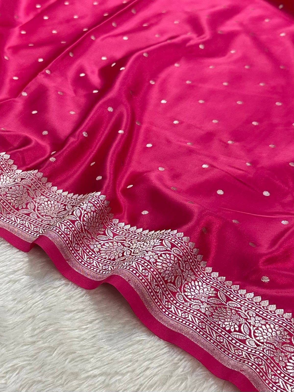 Rani Booti With Sleek Border Mashru Silk Saree