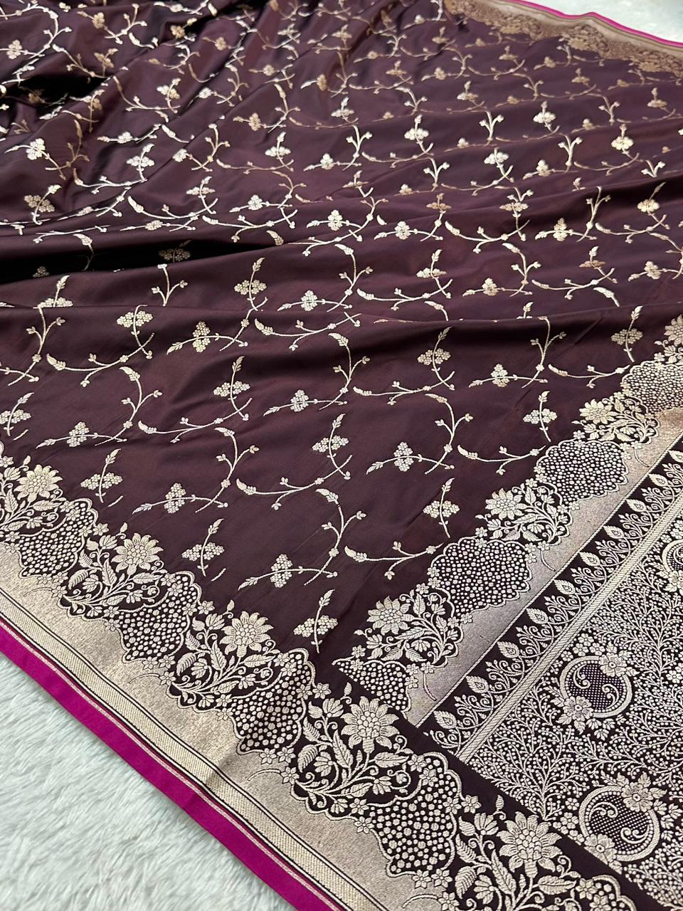Mashru Silk Banarasi Saree Weaved with Golden Zari in Jaal Pattern
