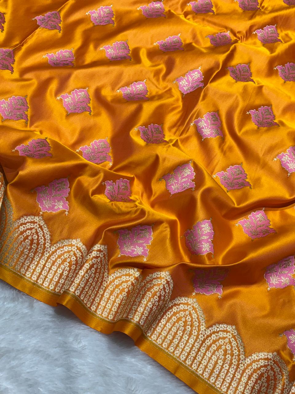 Mustard   Minakari   Banarasi   Buta   With   Scallop   Border   Mashru   Silk   Saree