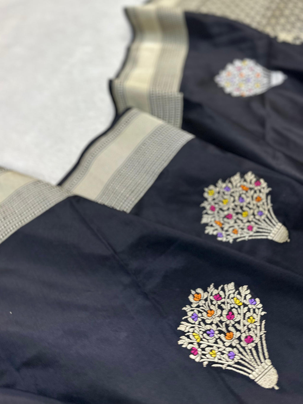 Black Handwoven Pure Banarasi Silk Saree | Pure Katan Silk | Kadwa Weave | Meenedar |